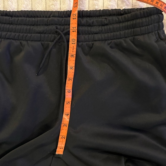 Men’s XL Under Armour Cold Gear Black Loose Fit Sweatpants - Picture 4 of 6